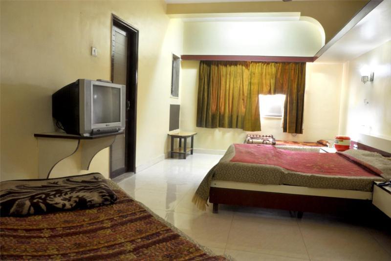 Sharan Hotel Shirdi Eksteriør billede
